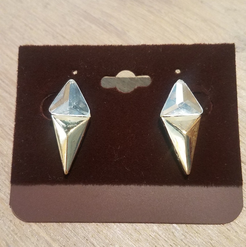 Cone shaped stud double pyramid earrings